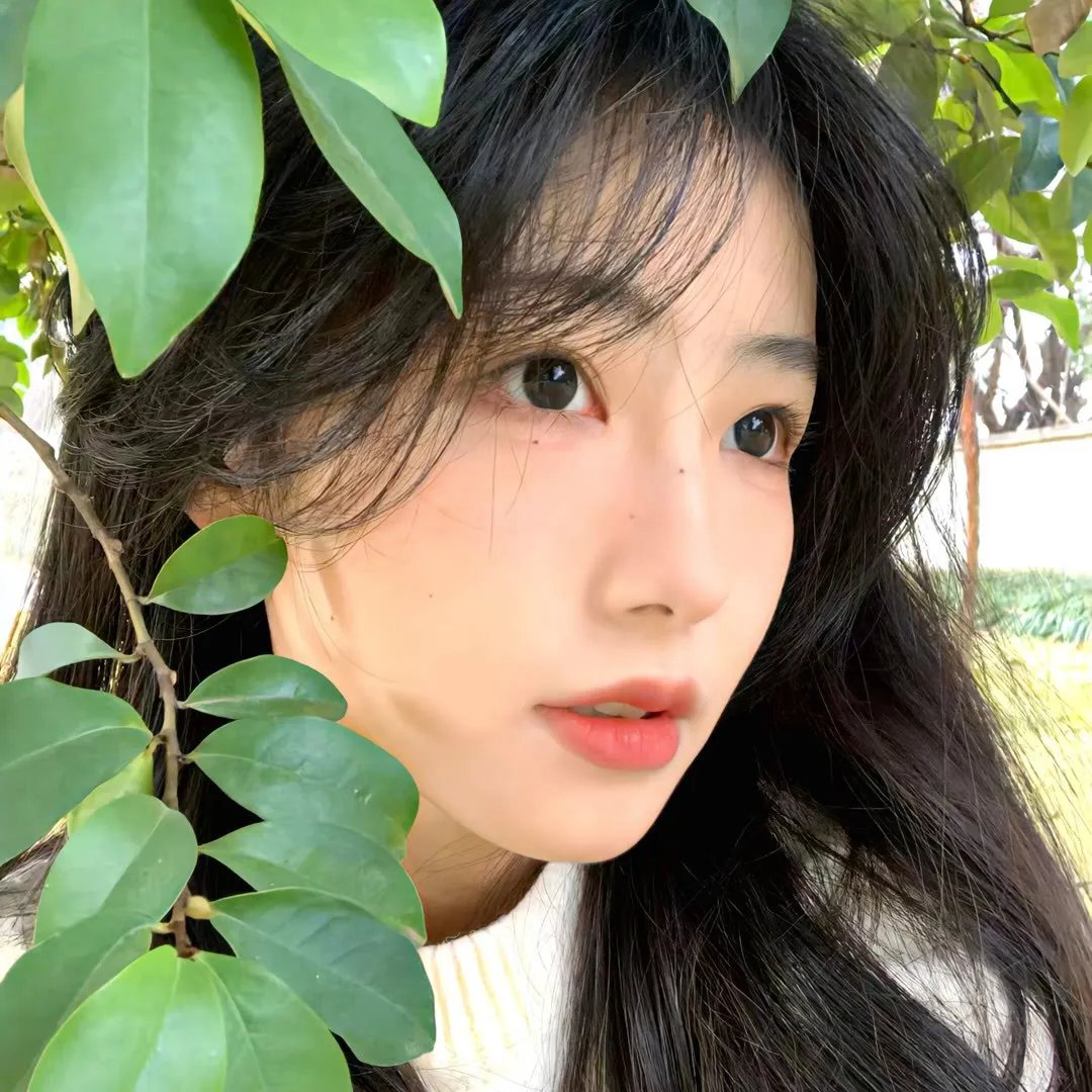 双眼凝视